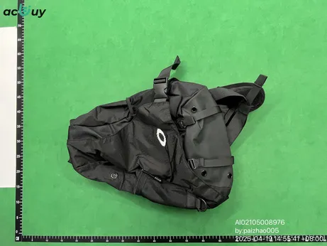 Oakley Sandbag Sling Pack QC photo