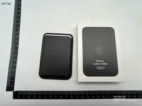 iPhone Magsafe Wallets QC photo