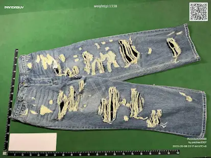 Balenciaga Distressed Jeans QC photo