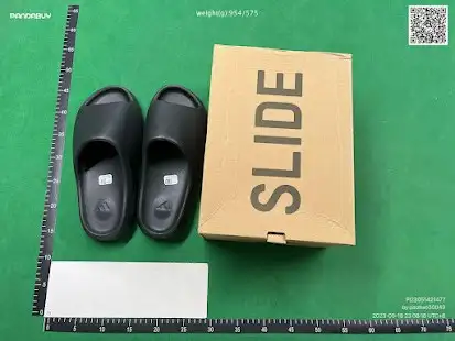adidas Yeezy Slide Onyx QC photo