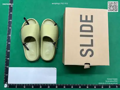 adidas Yeezy Slide Resin QC photo
