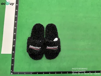 Balenciaga Furry Slides QC photo