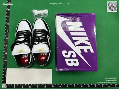 Nike SB Dunk Low Supreme Stars Black QC photo