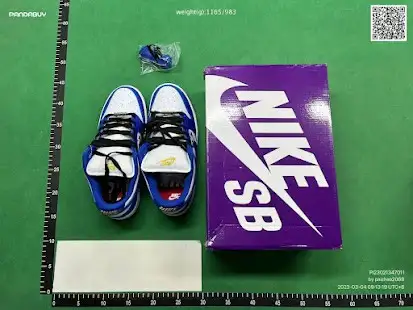 Nike SB Dunk Low Supreme Stars Hyper Royal QC photo